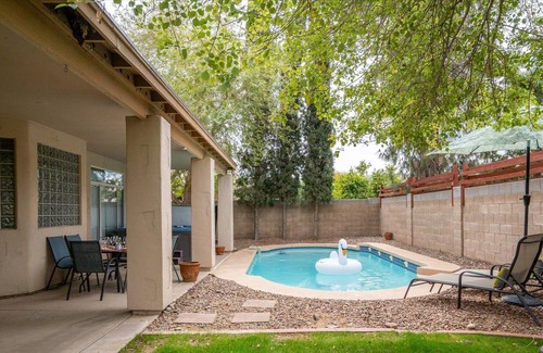 Covey House | THE QUAINT ESCAPE: POOL + SPA + POOL TABLE + MORE