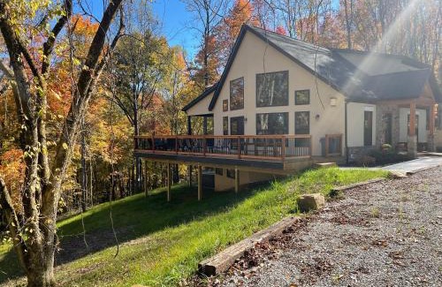 Logan House | The Quana - Hot tub, fire pit, and Huge Entertainment Area