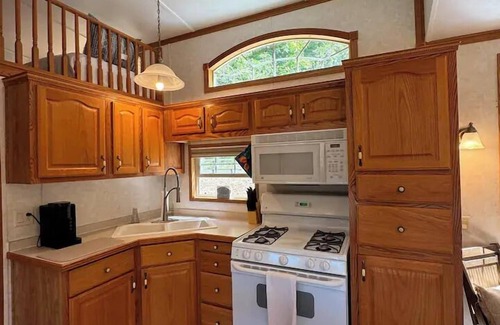 De Soto House | The Quarry/HOT TUB/Sleeps 5