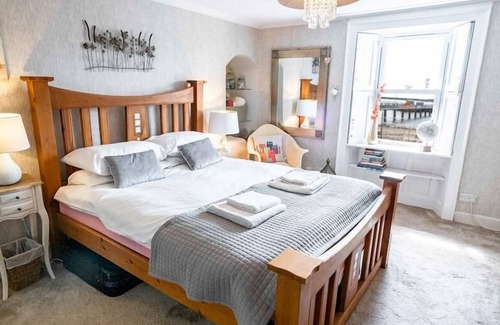 Broughty Ferry Apartment | ☆The Quarterdeck – Broughty Ferry Waterfront Home☆
