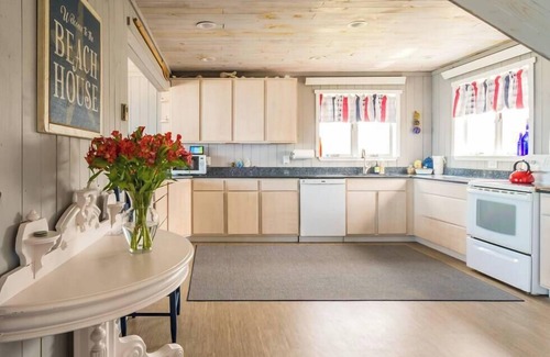 Plymouth House | The Quarterdeck | Oceanfront Fun for All Ages