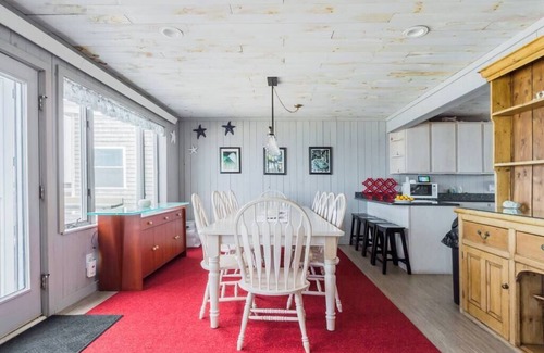 Plymouth House | The Quarterdeck | Oceanfront Fun for All Ages