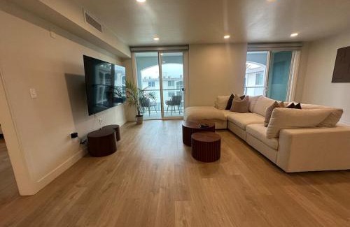 Marina del Rey Apartment | The Quartz Nook - Elegant 1BR Zen garden View Marina Side