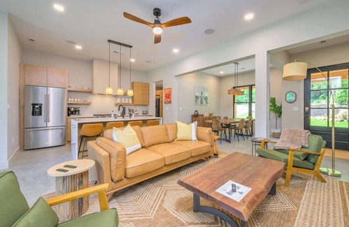 Mount Mourne House | The Quartz Palace - Lakefront Energetic Oasis