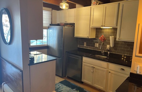 West Hartford Condo | The Quechee Acorn! Cozy 2-bedroom condo near amazing amenities!