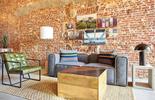 Queen Village Hotel | The Queen Hotel Queen Village, Sonder by Marriott Bonvoy