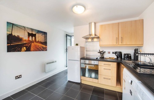 St. Pancras and Somers Town Apartment | The Queen's retreat - Camden - by Frankie Says