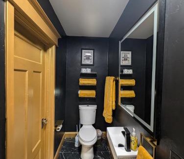 Sturgeon Bay Apartment | The Queen