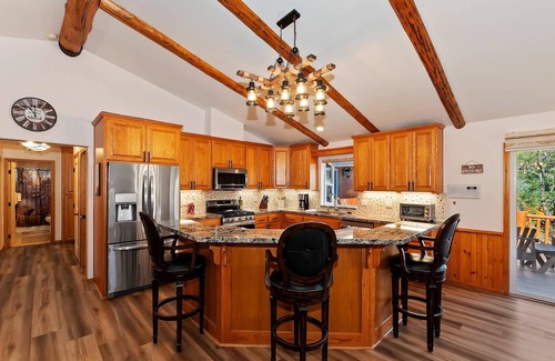 Castle Glen Estates Cabin | The Quiet Place By Destination Big Bear:Located in the Castle Glen Estates!Pet Friendly! Pool Table! Foosball!