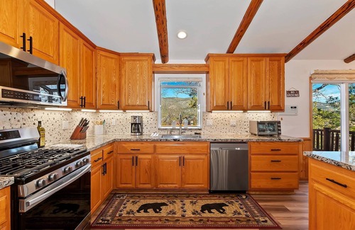 Castle Glen Estates Cabin | The Quiet Place By Destination Big Bear:Located in the Castle Glen Estates!Pet Friendly! Pool Table! Foosball!
