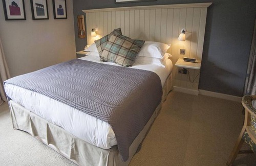 Minchinhampton House | The Ragged Cot