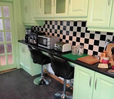 Moate House | The Railway Lodge - 4 Bedrooms Sleeps 11 Pets Ok