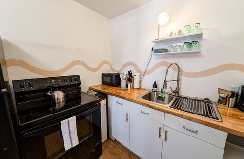 Columbia Apartment | The Rainbow Room | 1 BR 1 BA Studio Apartment