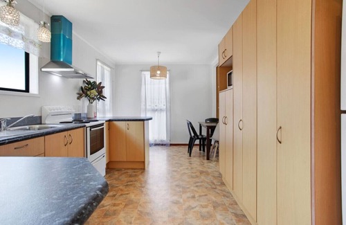 Auckland House | The Randwick Home with Netflix & Fully Fenced Yard