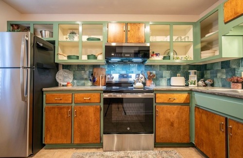 Oxford House | The Raney - Cozy Duplex Mins from Square & Campus!