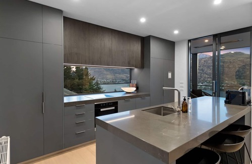 Queenstown Apartment | The Rata Penthouse - Panoramic Views