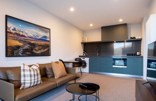 Queenstown Apartment | The Rata Penthouse - Panoramic Views