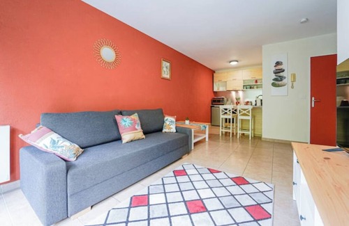 Chessy Apartment | THE RED HOME 10MN DISNEY PARKING PRIVEE.