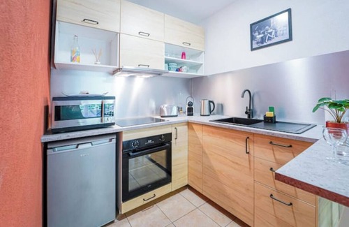 Chessy Apartment | THE RED HOME 10MN DISNEY PARKING PRIVEE.