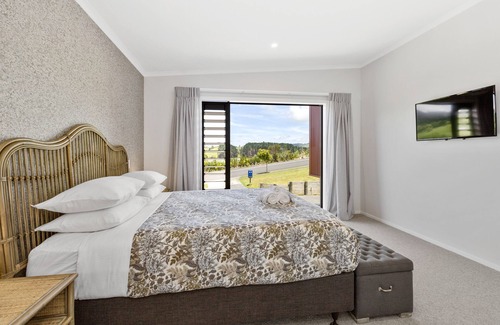 Raglan House | THE RED HOUSE