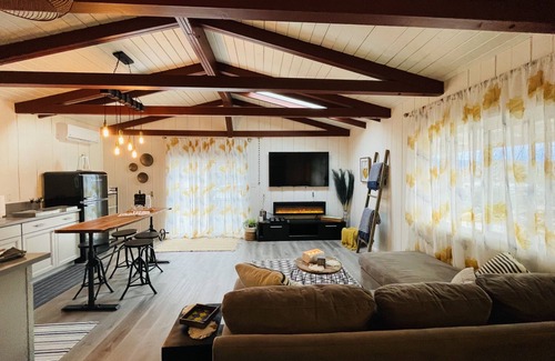 Wofford Heights Cabin | The Red Onion 'Romantic Retreat'