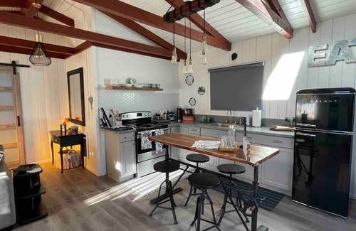 Wofford Heights Cabin | The Red Onion 'Romantic Retreat'