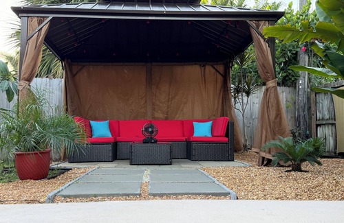 Wilton Manors House | The Red Room at Den of Sin – Wilton Manors FL