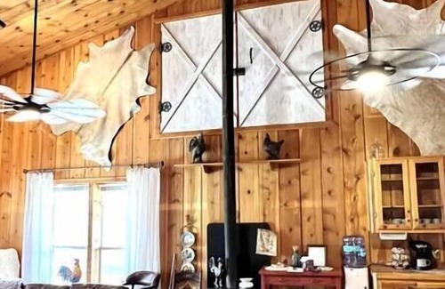 Center Point House | The Red Rooster Lodge