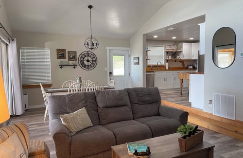 Fruitland House | The Reeling Inn on the River with Private Dock and Deck