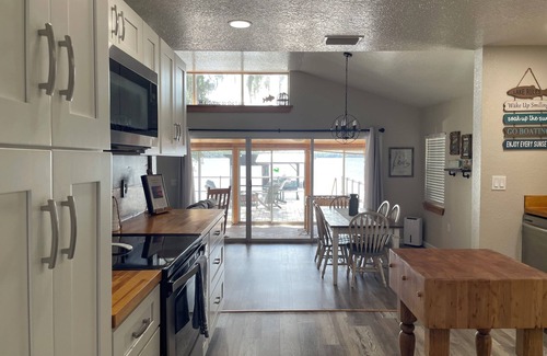 Fruitland House | The Reeling Inn on the River with Private Dock and Deck