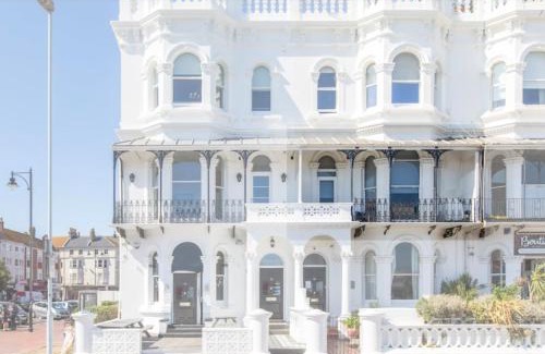 Worthing Apartment | The Regency Studio - Stunning Seaview