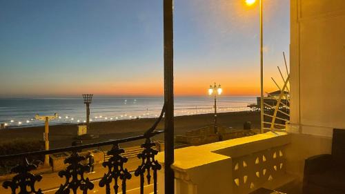 Worthing Apartment | The Regency Studio - Stunning Seaview