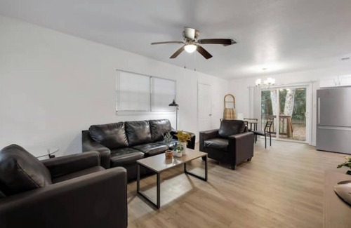 Chapel Ridge House | The Renegade - Renovated 3 Bedroom