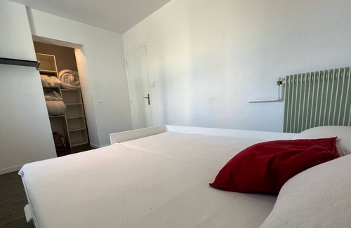 Saint-Martin-d'Heres Apartment | The Republican soft touch 🪶 #DP