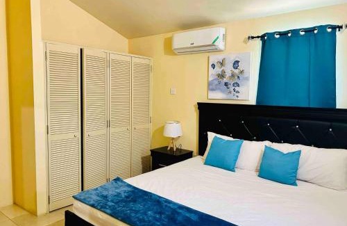 Montego Bay Apartment | The Rest Stop Front- 15 mins from MBJ/24hr Security