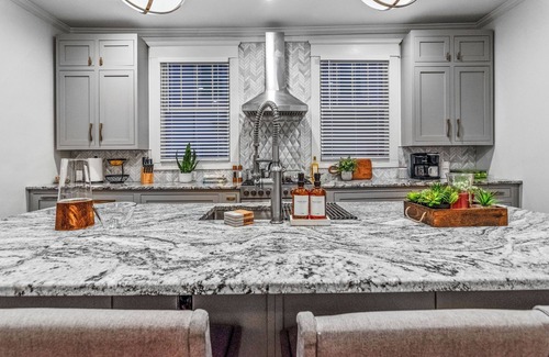 Westview House | The Restored BnB: 6BR Atlanta Retreat + Chef’s Kitchen + Walk to BeltLine