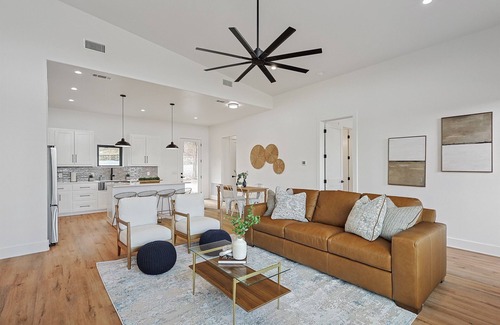 Graford House | The Retreat 5: All Decked Out