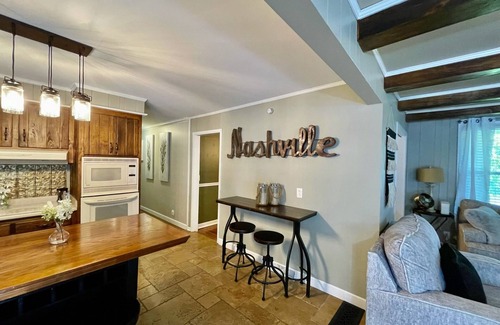 Nashville House | The Retreat At Opry Hills- Sleeps 8 - 3 Bedroom - 2 bathrooms
