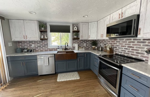 West Colorado Springs House | The Retreat at Laurel *Walking Distance to Garden of the Gods*