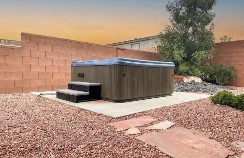 Page House | The Retreat - Hot Tub Fire Pit Boat Parking