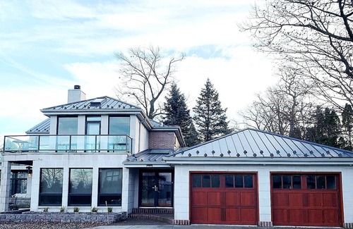 Racine House | The Retreat on Lake Michigan Spectacular 6 bd/4bth 4000 sqft