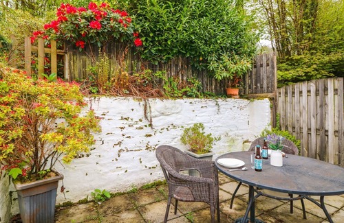 Liskeard Cottage | THE RETREAT, pet friendly, with a garden in Liskeard