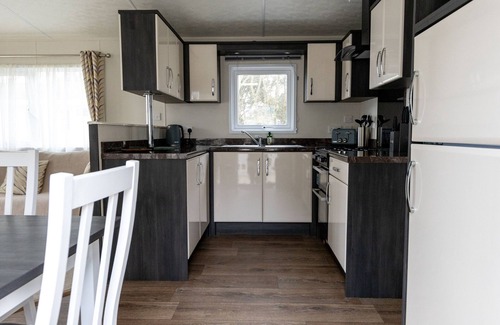 Mudeford Cottage | The Retreat, Sandhills Holiday Park by the beach in Mudeford