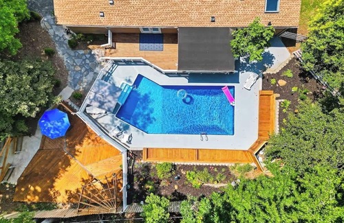 South Belmont House | "The Retreat" w/Pool + Hot Tub + Game Room + King Suite