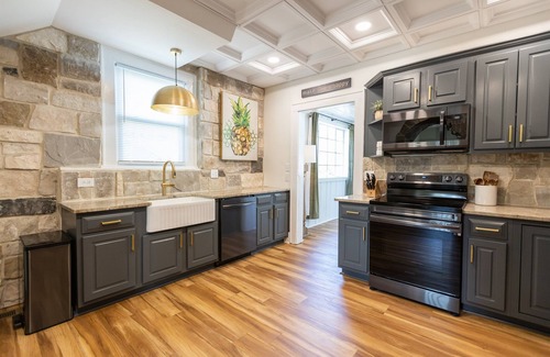 Rock Hill House | The RH Collection | King Beds | Sleeps 14