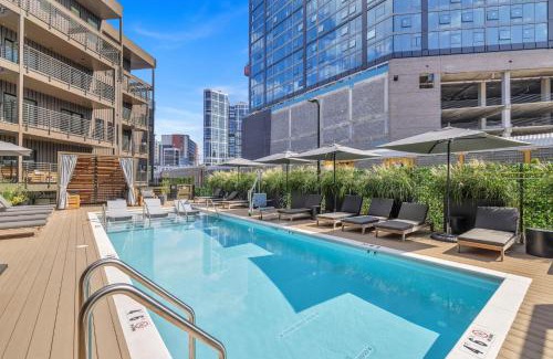 Downtown Nashville House | The Rhythm and Rooftop Penthouse Walk To Broadway with Pool and Amazing Views