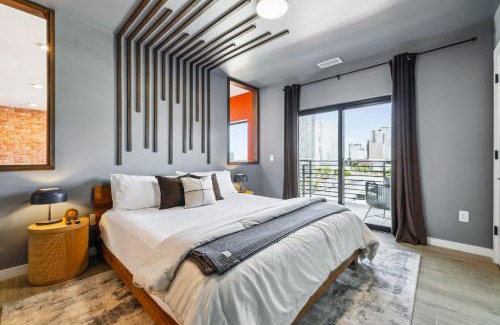 Downtown Nashville House | The Rhythm and Rooftop Penthouse Walk To Broadway with Pool and Amazing Views