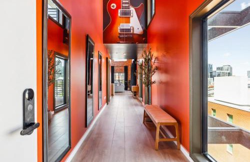 Downtown Nashville House | The Rhythm and Rooftop Penthouse Walk To Broadway with Pool and Amazing Views