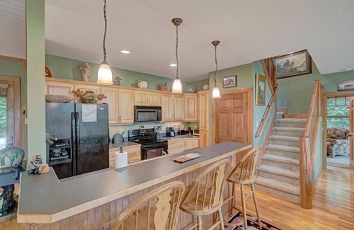 Foscoe House | The Richlands- Mountain House, Gated Resort, Indoor/Outdoor Pools and Hot Tub, Fitness Area, Fish.