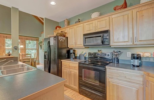 Foscoe House | The Richlands- Mountain House, Gated Resort, Indoor/Outdoor Pools and Hot Tub, Fitness Area, Fish.